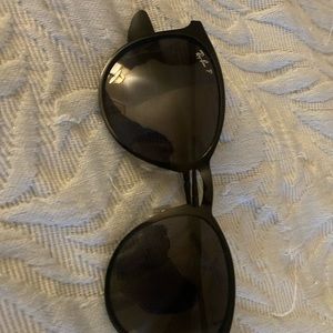 Ray Ban sunglasses including case!